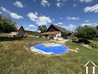 Jardin avec possibilité pour piscine hors sol. 