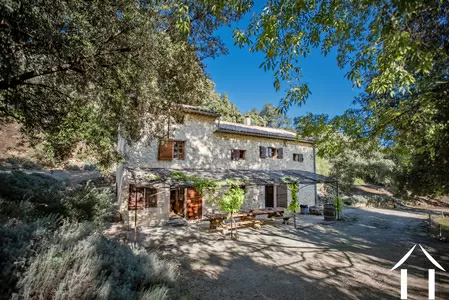 Un domaine où règnent calme, nature, sérénité et histoire Ref # 11-2523