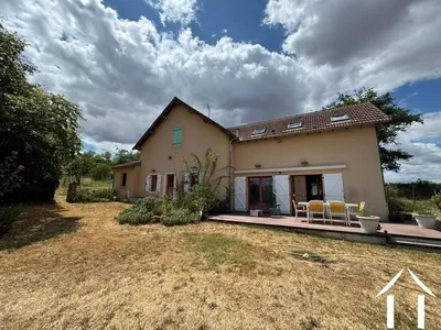 Maison de campagne confortablement rénovée avec des vues imprenables Ref # DF5613