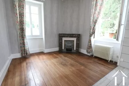 Chambre de niveau jardin avec salle de bain attenante et douche