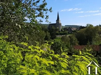 Vues imprenables sur l'église du village et le château