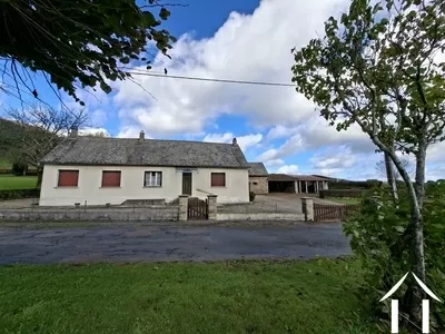 Maison à rénover entièrement dans un emplacement magnifique Ref # JdB5632