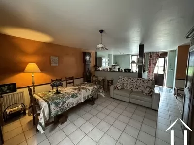 Ingang, keuken en zitruimte