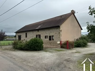 Ferme rénovée  (Classe D) sur 2000m2  à proximité d'Autun et de Beaune. Ref # DF5631C 