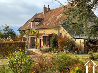 Ancien presbytère magnifiquement situe dans le Parc Naturel Régional du Morvan Ref # cvh5636 
