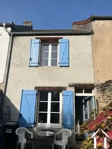Maison et terrasse au bord de la rivière