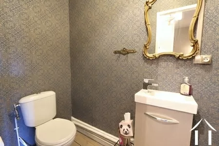 Toilettes avec lave mains