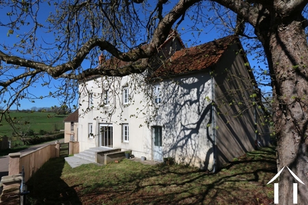 Maison avec 4 chambres, dans un village calme entre Nolay et Autun Ref # CR5654BS 