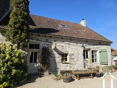 Maison charmante avec une grange et des jardins Ref # RT5652P 