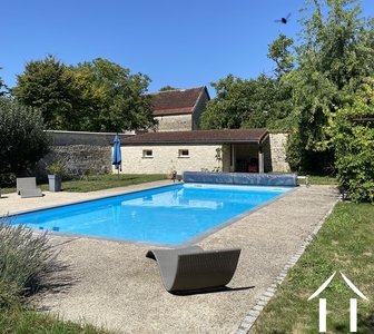 Maison paroissiale rénovée avec piscine Ref # BH5660H 