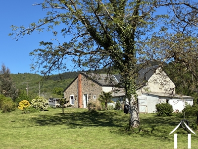 Ferme rénovée idéalement située dans le parc naturel du Morvan Ref # cvh5639 