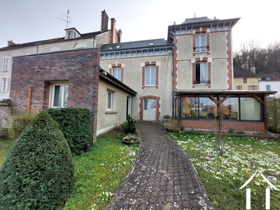maison de 5 chambres au centre de Tonnerre Ref # bh5672H 