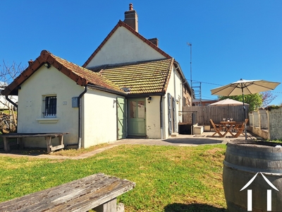 Charmante maison de 2 chambres avec jardin et vue près de Nolay Ref # JDP5665S 