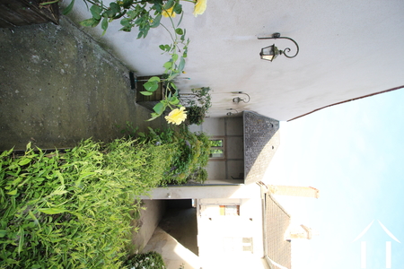 Walk way to atelier