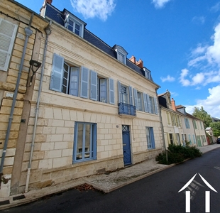 Charmante maison près de la Loire alliant élégance historique, espaces de vie généreux dans un cadre vraiment unique Ref # LB5667N 