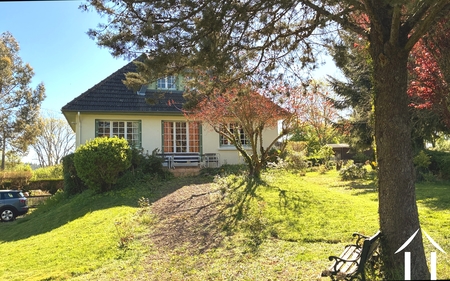 Maison agréable avec beau jardin dans la région des lacs du Morvan Ref # cvh5674 