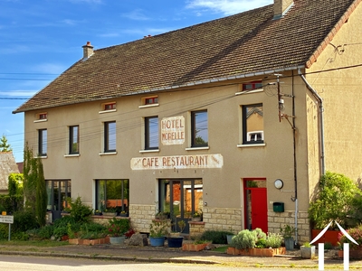 Ancien hôtel de village rénové avec de nombreuses possibilités Ref # cvh5646 