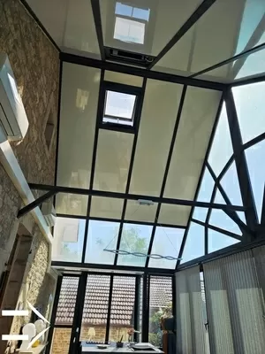 Structure de toit en verre spectaculaire