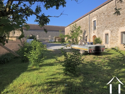 Maison de village avec écuries, granges et 4 hectares de terres de pâturage Ref # CR5683BS 