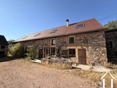 Maison avant de la cour