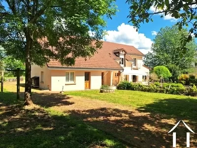 Maison moderne de 5 chambres dans un cadre naturel unique Ref # JDP5691S 