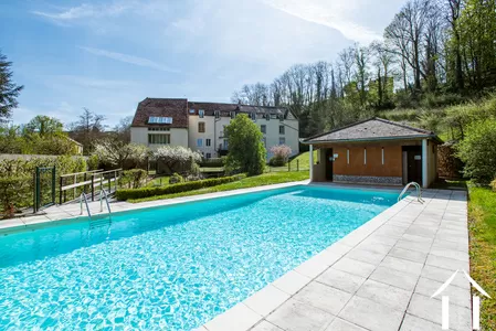 Piscine à l'arrière du moulin