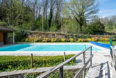Au bord de la piscine