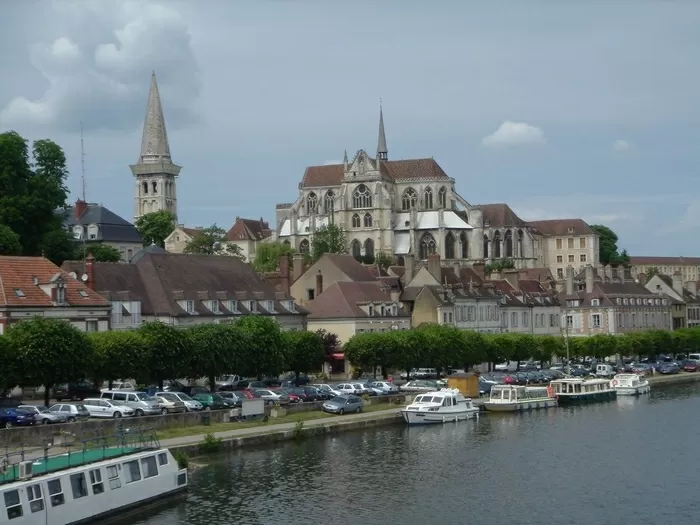 Auxerre, vue depuis l'Yonne