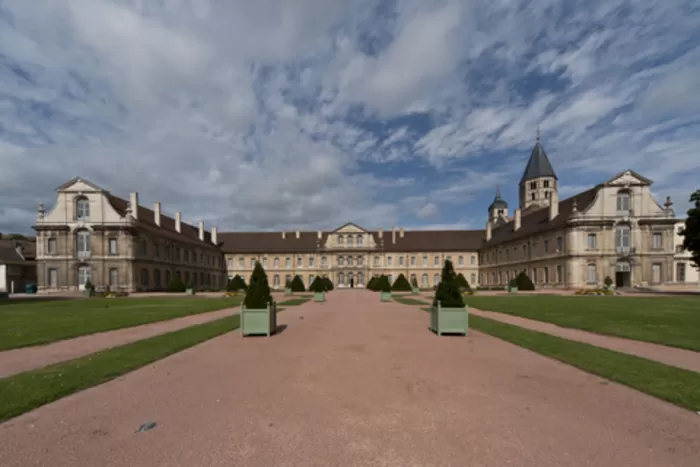 Cluny, abbaye et écuries