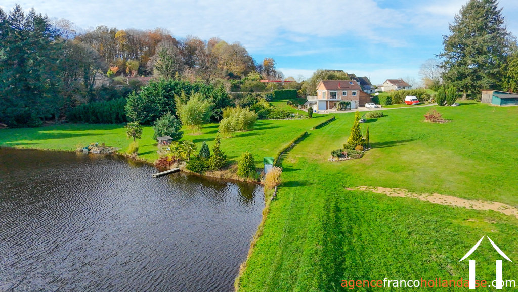 Maison de campagne avec parc et étang