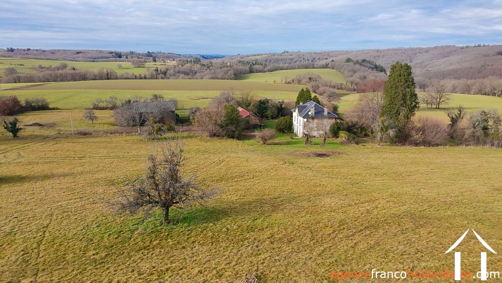 Ensemble charmant, source et presque 4 hectares