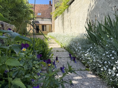 Charmante maison de village avec grand jardin indépendant