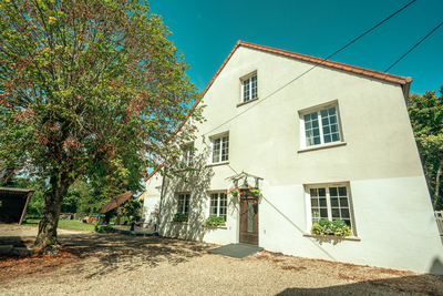 Grande maison familiale a Dennevy, avec dependances