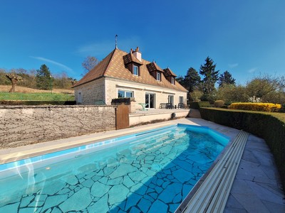 Maison en pierre exceptionnelle, piscine et grand garage près de Beaune