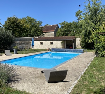 Maison paroissiale rénovée avec piscine
