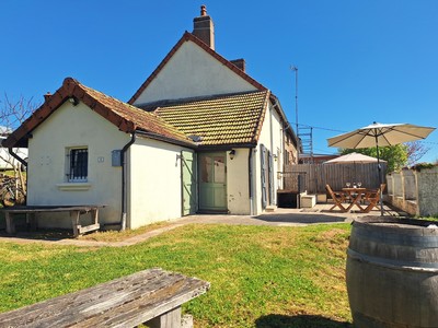 Charmante maison de 2 chambres avec jardin et vue près de Nolay