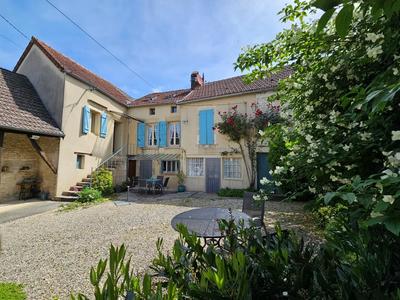 Charmante maison de village avec cour et jardin